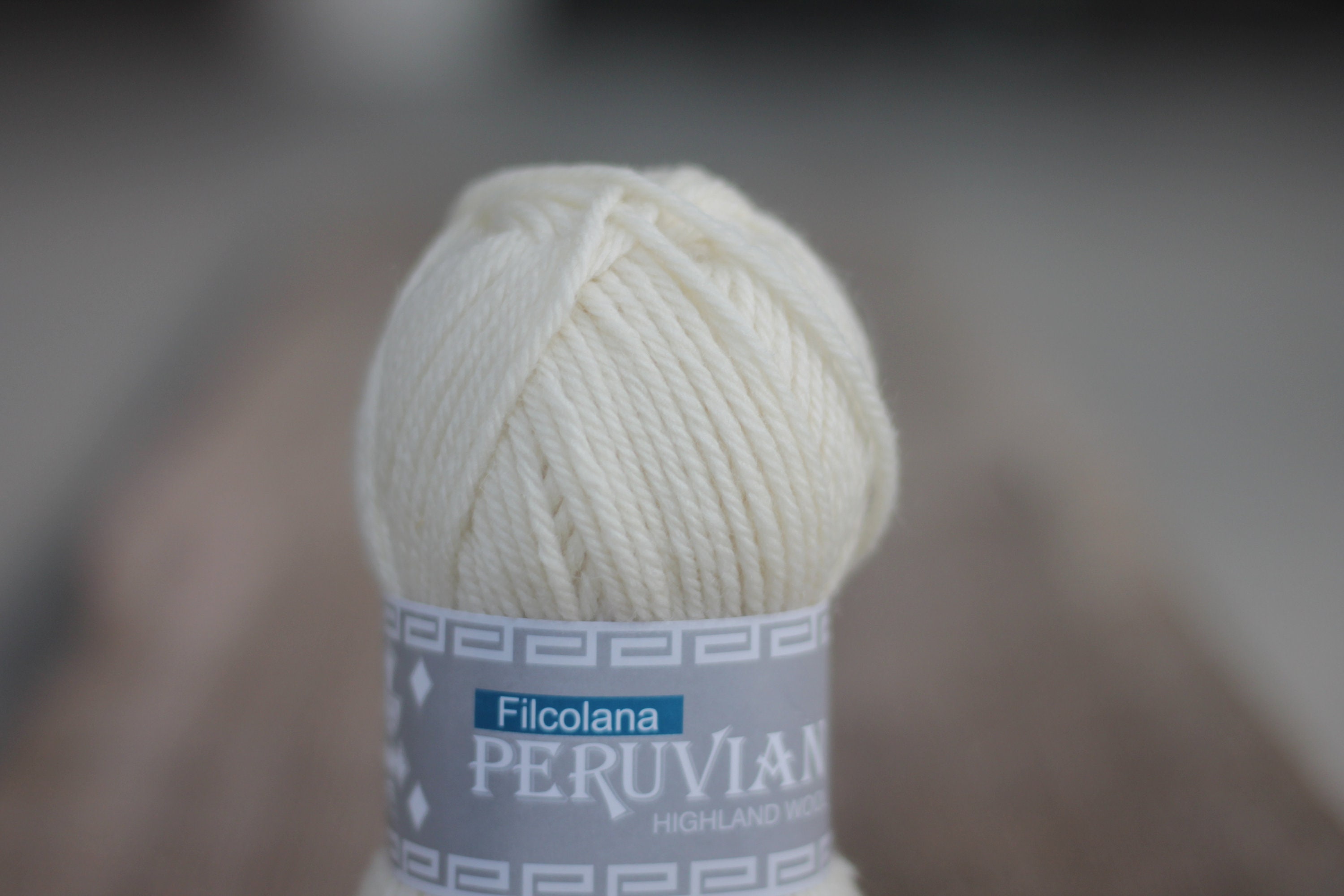 Eco Peruvian Highland Wool Roving Top, 27.5 Microns, Natural White, Un –  Hearts Desire Fiber