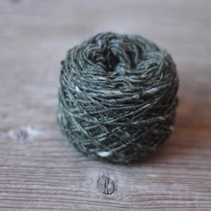 Filato Donegal Soft Merino Tweed, verde muschio, colore per maglieria a mano 5561 muschio