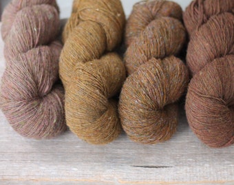 Dundaga natural wool yarn 6/1 Lace weight fingering non superwash rustic wool yarn with tweed effect