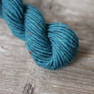 Hilo de tweed Donegal Kilcarra 100 gr o 50 gr de hilados de lana virgen pura Hilo de tweed para tejer a mano Aran tweed 4847 Gweedore