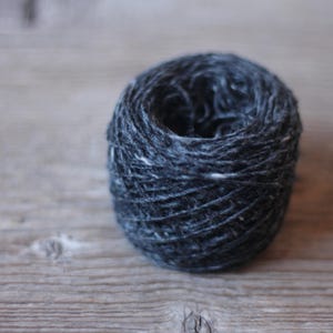 Charcoal Gray Wool Yarn Soft Donegal Tweed Flecks colour 5511 Unshin