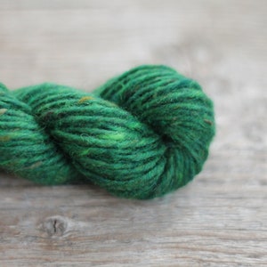 Donegal Kilcarra Tweed yarn 100gr or 50gr cakes/skeins Pure new wool yarn Hand knitting yarn Green tweed Aran tweed 4502 Glenveagh