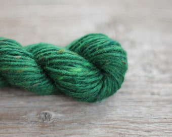 Donegal Kilcarra Tweed yarn 100gr or 50gr cakes/skeins Pure new wool yarn Hand knitting yarn Green tweed Aran tweed 4502 Glenveagh