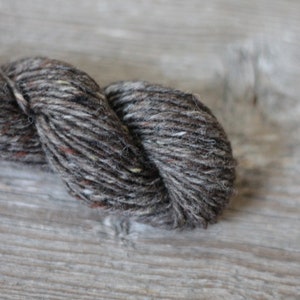 Hilo de tweed Donegal Kilcarra 100 gr o 50 gr de hilados de lana virgen pura Hilo de tweed para tejer a mano Aran tweed 4741 Bundoran