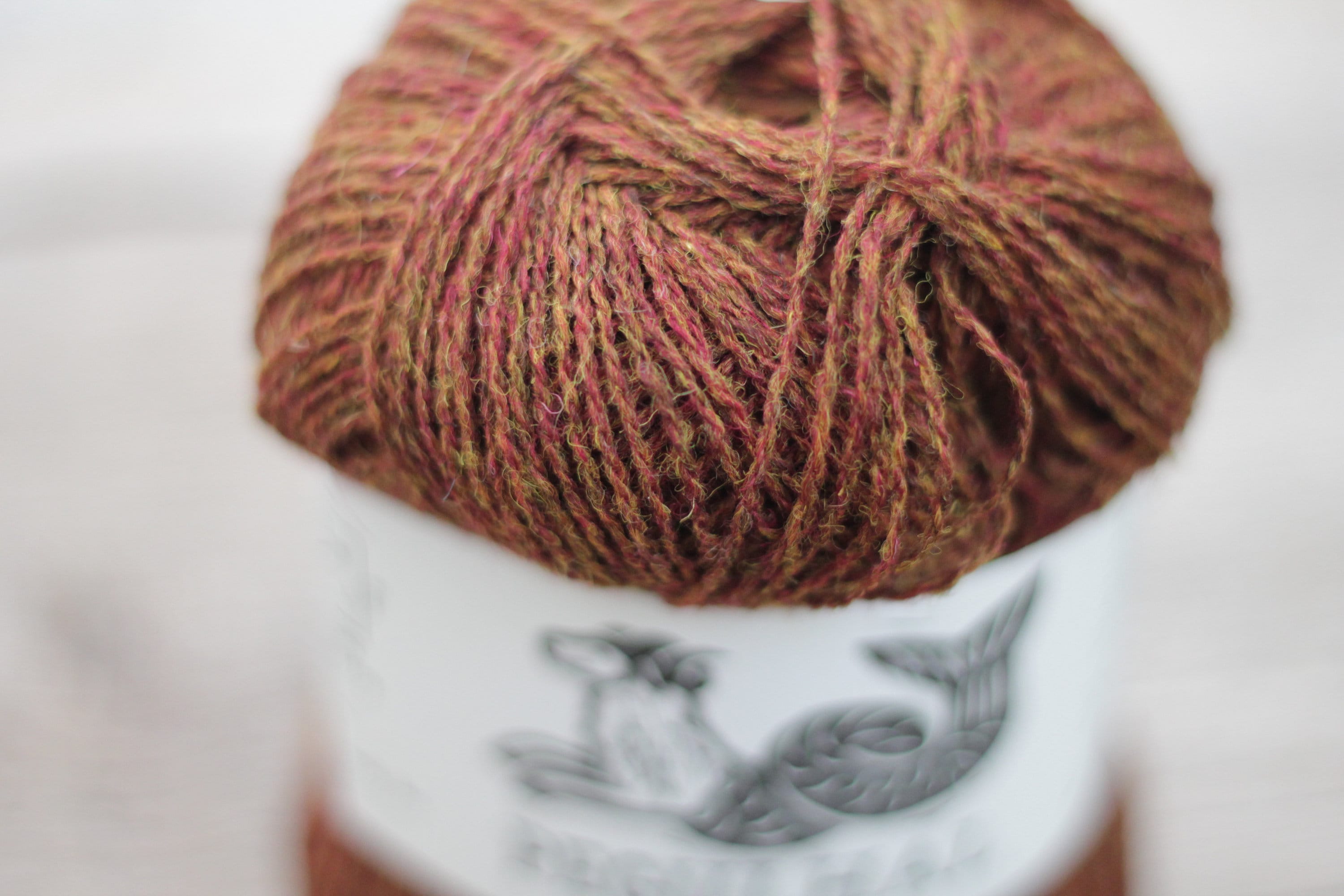 Retrosaria Rosa Pomar Pegulhal fingering weight yarn natural