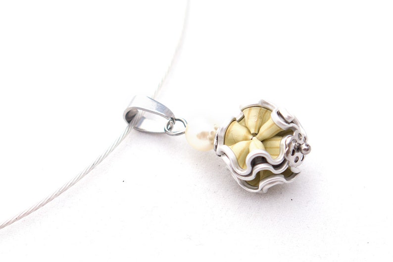 Necklace or necklace in an upcycling look made from coffee capsules in Vanilio cream image 1