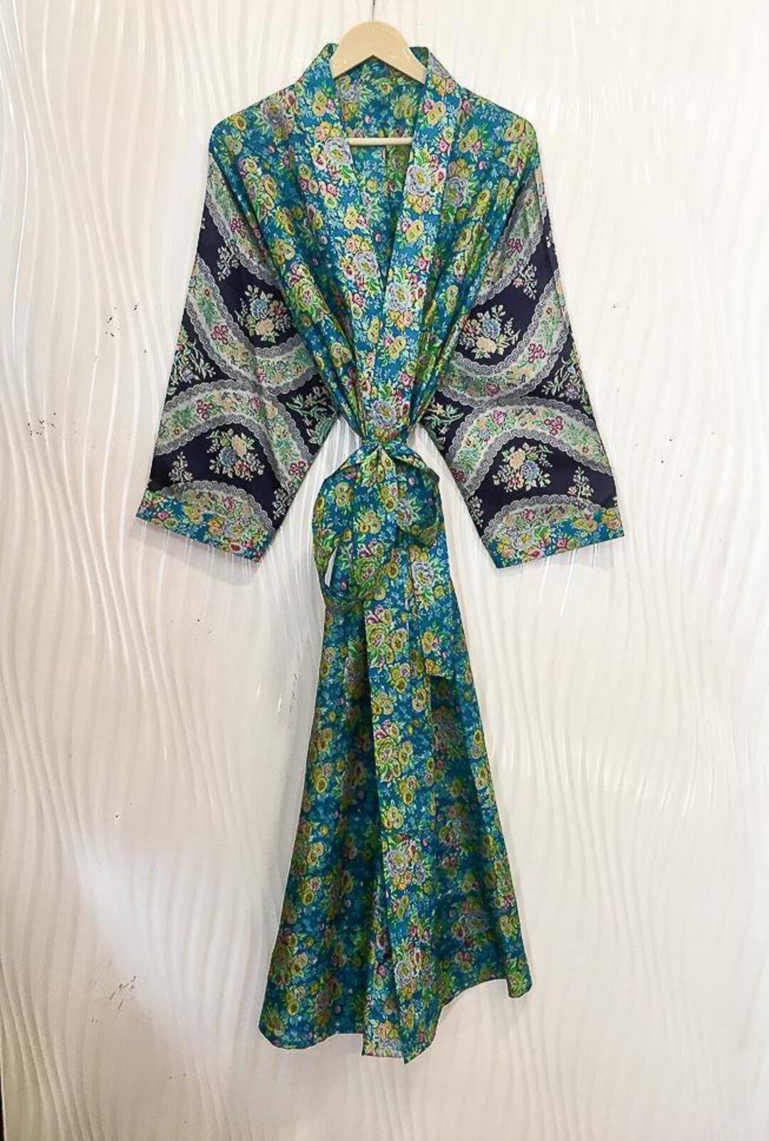 Sari Robe Vintage Sari Kimono / Upcycled Sari Robe / Luxury Resort Wear KMO5421 ...