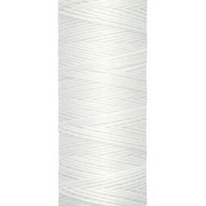 May include: A spool of white sewing thread by Gütermann. The spool features a light green top and bottom cap. The top cap displays the brand name Gütermann, and the bottom cap clearly states the length as 30 m - 33 yds/vgs in black text.