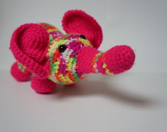 Padrão de crochê do elefante policromático Penny