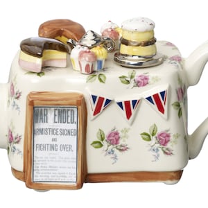 The &#39;Armistice day cake table &#39; Full Size Teapot