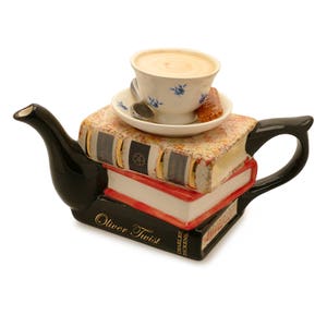 チャールズ・ディケンズの「Books & Tea」ティーポット。