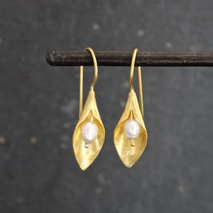 Gold Drop Earrings, Gold Flower Earrings, Brushed Gold, Freshwater Pearl, Matt Gold, Wedding Earrings, Gold Vermeil