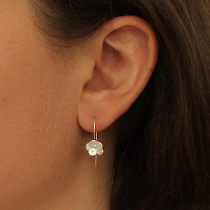Bloemoorbellen, zilveren hangoorbellen, zilveren bloemoorbellen, kleine oorbellen, cadeaus voor haar, oorbellen bruidsmeisje, sterlingzilver