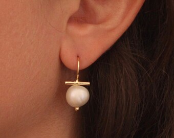 Boucles d'oreilles en or et perle, pierre de naissance de juin, boucles d'oreilles en lingot d'or, gouttes de perles minimales, cadeau d'anniversaire de perle, or vermeil, perle d'eau douce