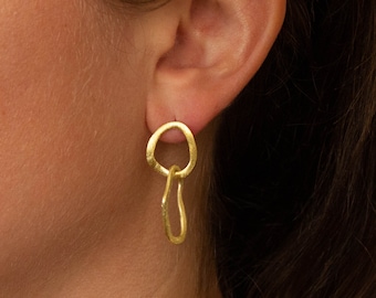 Goldene Ohrringe, Gebürstete Goldohrringe, Unregelmäßige Kreise, Mattgoldene Ohrringe, Minimale Ohrringe, Gold Vermeil