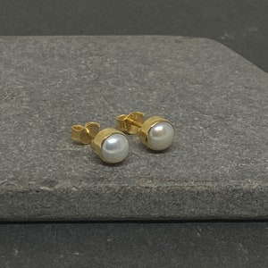 Pareloorbellen, goud en parel, Zoetwaterparel, ronde oorbellen, witte pareloorbellen, goudvermeil