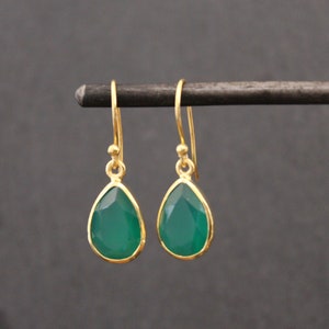 ピアス Deco 24K Gold Plated Green Onyx Drop Earrings Amazon.com: Cushion Cut Green Onyx Gold Plated Sterling