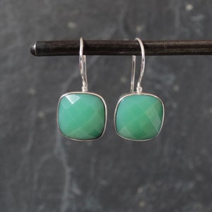 Chrysopras Ohrringe, Chrysopras und Silber Ohrringe, facettierter Chrysopras, quadratische Ohrringe, grüne Edelstein Ohrringe, Sterling Silber, 925