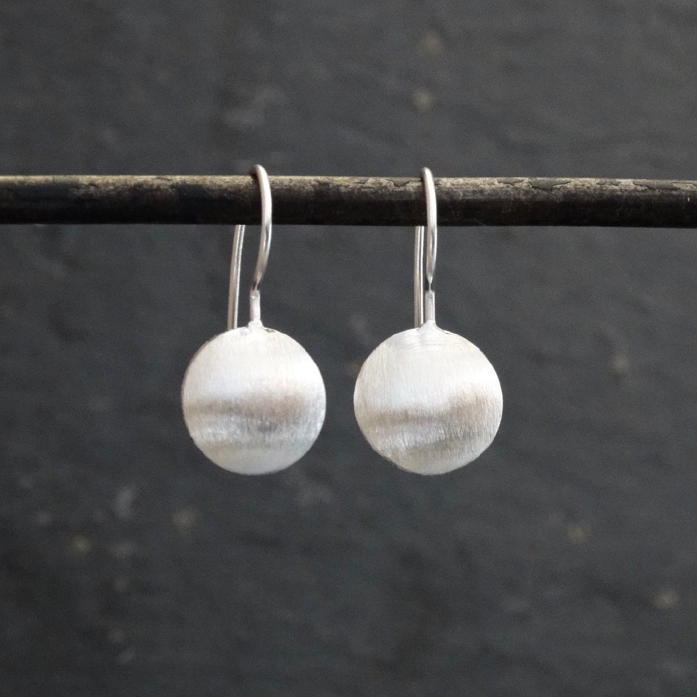 Kleine Mädchen Ohrringe Mit Muschel – Handgemachter, Schlichter Schmuck