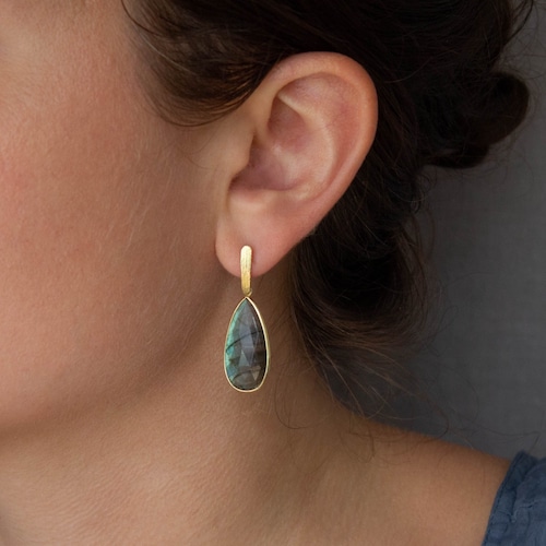 Boucles d'oreilles en forme de larme de pierres précieuses, boucles d'oreilles en labradorite et or, gouttes d'or texturées, grandes boucles d'oreilles pendantes en pierres précieuses