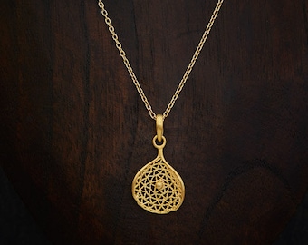 Gold Pendant Necklace, Gold Mesh Pendant, Lattice Work, Gold Filigree Pendant, Gold Vermeil