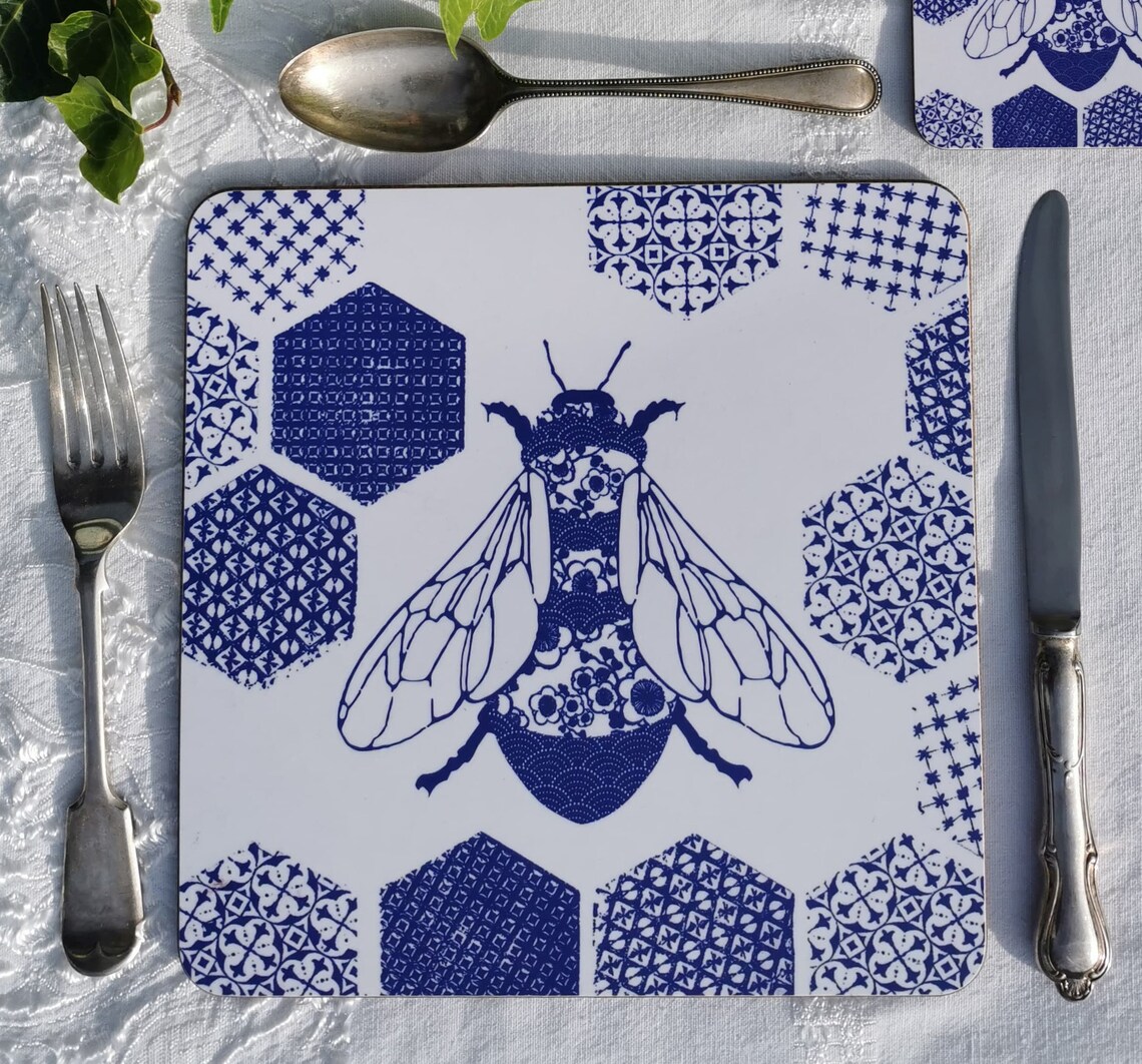 Bee Placemats set of 4 or 6 country kitchen style bee Etsy