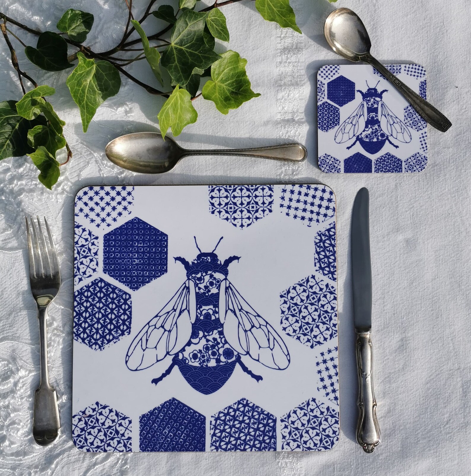 Bee Placemats set of 4 or 6 country kitchen style bee Etsy