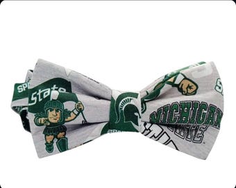 Pajarita ajustable de tela de algodón de los Michigan State Spartans.