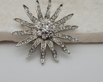 Vintage Star Bright Rhinestones Stunning Sparkle Pin ,Jewelry