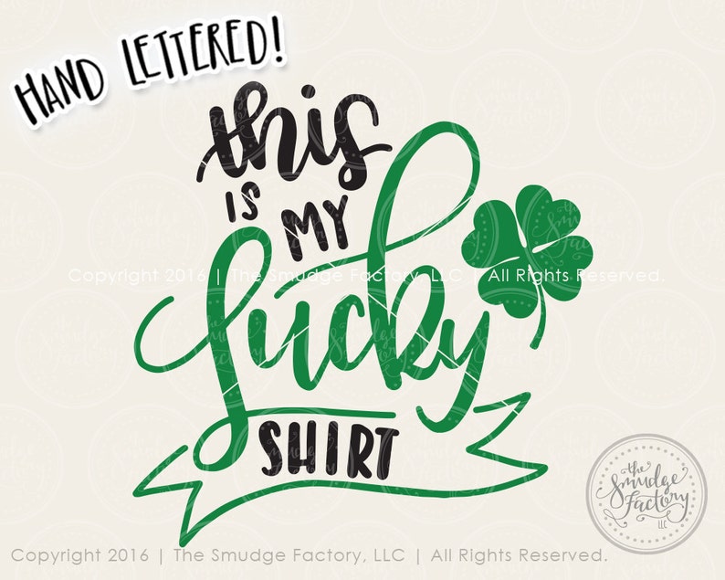 Peut inclure: Conception &agrave; la main avec un tr&egrave;fle vert et le texte "This is my lucky shirt".