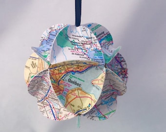 Quebec Ornament, Canada Ornament, Map ornament, Canada souvenir, Quebec Gift, Christmas Tree Decoration, Recycled gift, eco-friendly