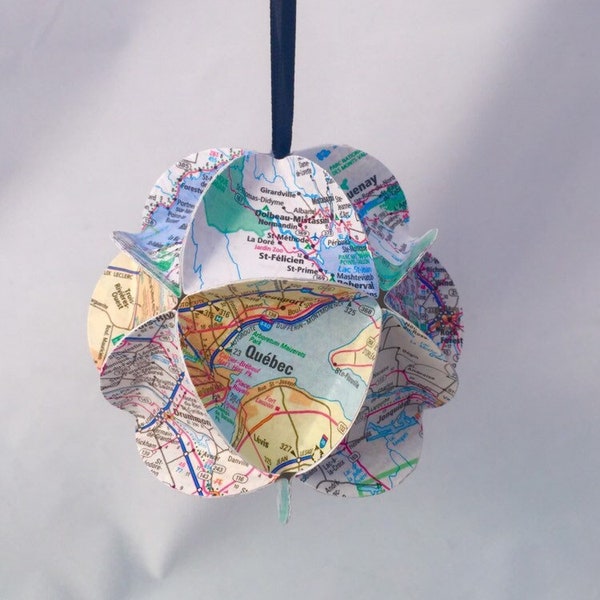 Quebec Ornament, Canada Ornament, Map ornament, Canada souvenir, Quebec Gift, Christmas Tree Decoration, Recycled gift, eco-friendly