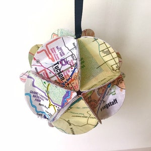 Ornement de l'Arizona, ornement de carte recyclé, souvenir de l'Arizona, ornement de carte de l'Arizona, cadeau pour les voyageurs, cadeau de l'Arizona, ornement de Noël d'explorateur