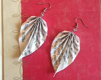 Pendientes de Orgullo y Prejuicio: Joyas literarias de origami