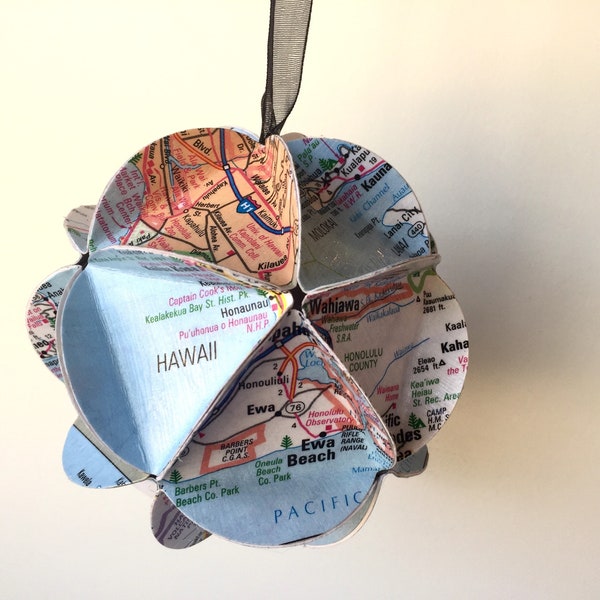 Hawaii Ornament, Travel Agent Gifts, Gift for Travelers, Explorer Ornament, Christmas Tree Decoration, Wanderlust Gifts, Map Ornament