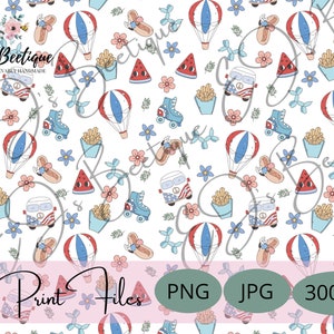 Puede incluir: Un patrón sin costuras que presenta una variedad de ilustraciones de temática veraniega, incluyendo perritos calientes, rodajas de sandía, patatas fritas, conos de helado, patines, globos aerostáticos y furgonetas con señales de paz. El patrón está sobre un fondo blanco y presenta una variedad de colores, incluyendo rojo, blanco, azul, amarillo y verde.