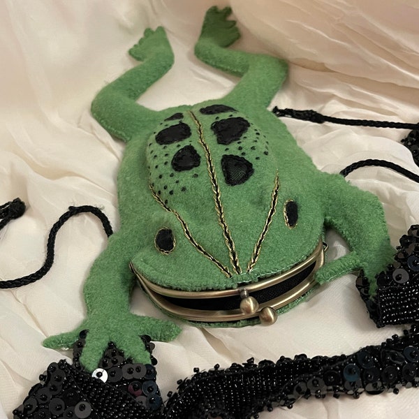 Smiling Frog Purse PATTERN