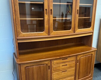 Danish Mid Century Modern Teak Credenza Buffet Hutch Display Cabinet