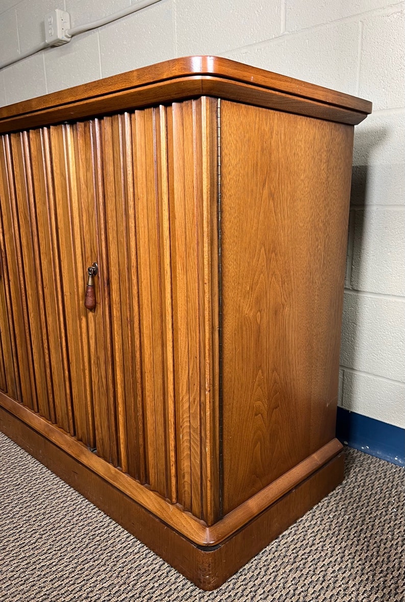 Mid-Century Modern Walnut Travertine Buffet Credenza Sideboard Henredon Circa'60 image 10