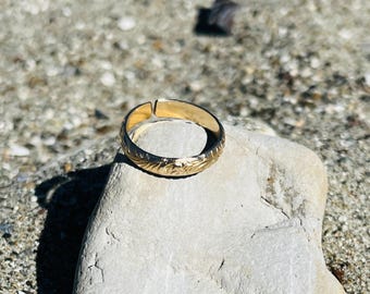 FLORAL BAND RING
