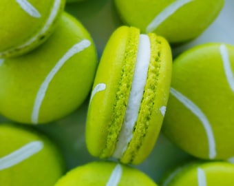 12 Macarons franceses de pelota de tenis, galletas deportivas, macarrones de baby shower, favores de boda, despedida de soltera, fútbol, baloncesto, fútbol