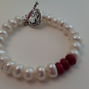 Freshwater Pearl Bracelet, Mermaid Clasp, White Jewelry, Rasberry Jade, Women&#39;s accessories, Gift for her, Pewter Clasp,