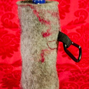Water bottle cozy made from 100% felted alpaca fiber. Cozy has key ring inside and carabiner fastener on the outside.