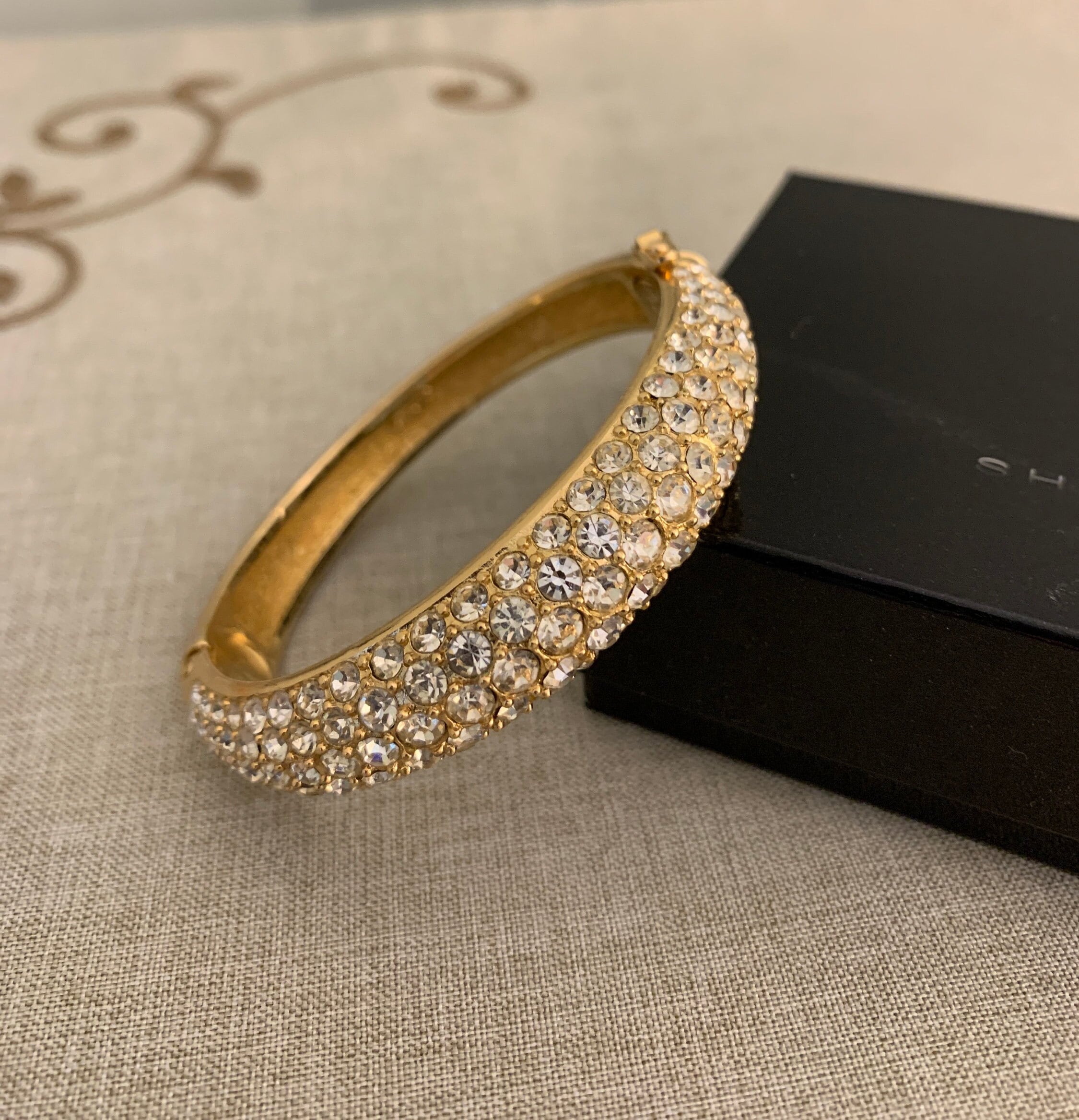 Christian Dior Faux Pearl Infinite Bracelet - Gold-Plated Link, Bracelets -  CHR362933
