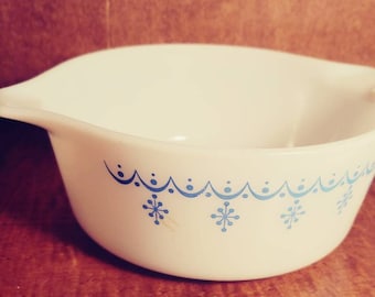 Vintage 1.5 Pint Round  Casserole Snowflake Blue (Corelle) by CORNING, Replacement Pyrex, blue and white patterned collectible pyrex,