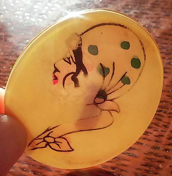 Fabulous hand painted shell/Mother of pearl and r… - image 1