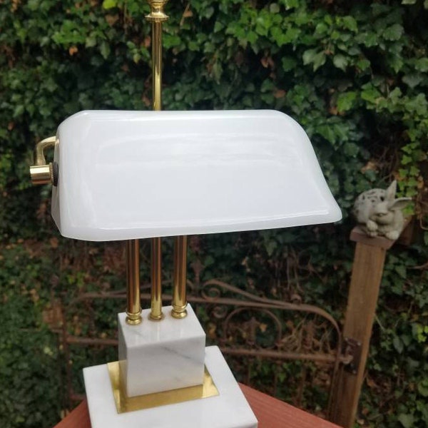 Reduced! White Banker's Lamp with a Marbled Base and brass accents, Accent Lamp,IT WORKS!  Lawyers desk lamp,bankers desk lamp,mid cent mod