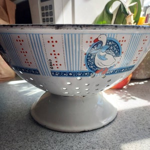Vintage enamel Strainer, Metal Strainer,Fruit/Vegetable Strainer, Strainer,Kitchen Strainer, Strainer,enamelware,Enamel strainer,goose decor