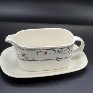 Mikasa Gravy Boat Underplate Relish/Butter, Annette patroon door MIKASA, mikasa intaglio, CAC 20, Intaglio, Rode Bloemen, Blue Scroll