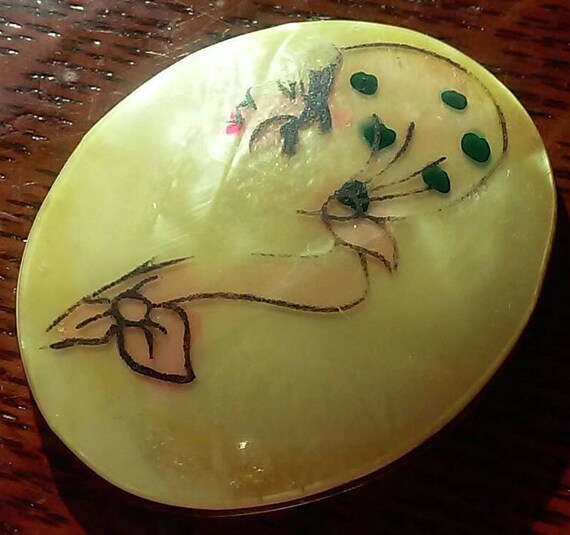 Fabulous hand painted shell/Mother of pearl and r… - image 2